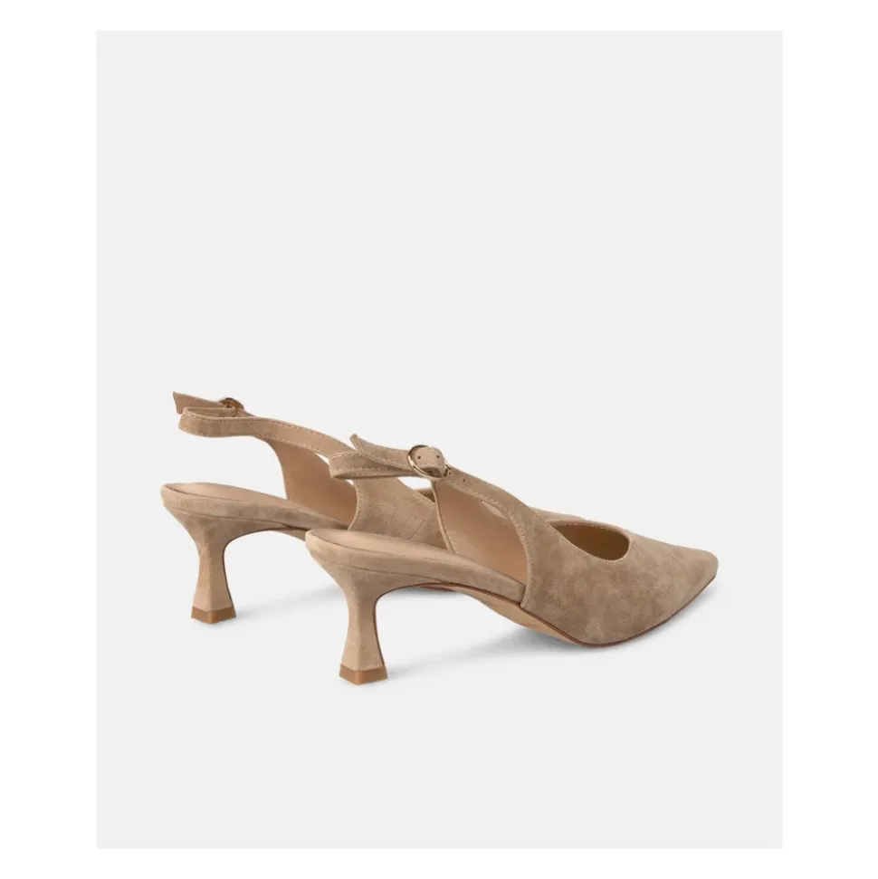 Kitten heeled shoes