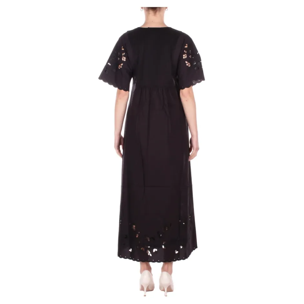 Maxi Vestido con Detalles de Ojal