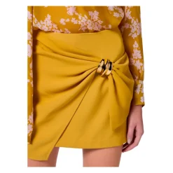 Minifalda Asimétrica con Joya