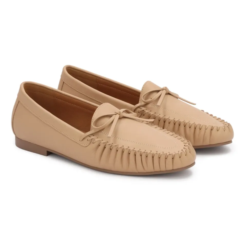 Mocasines con Costuras Decorativas