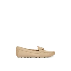 Mocasines de Cuero Beige con Hebilla de Metal