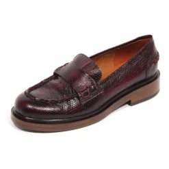 Mocasín de efecto vintage en burdeos