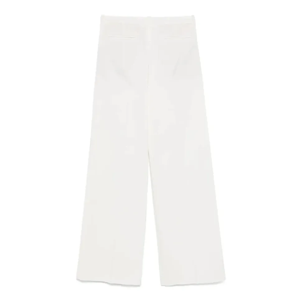 Pantalones con pliegues para un look elegante