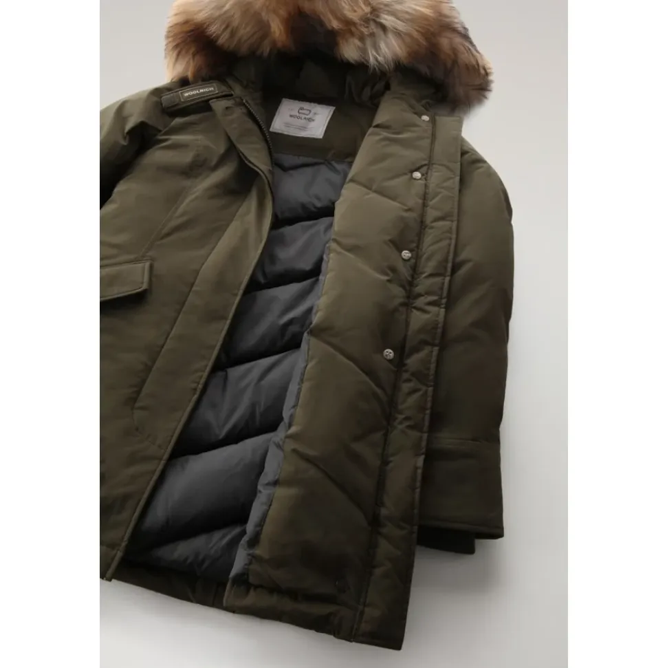 Parka de lujo con piel de mapache ártico