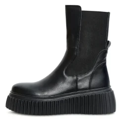 Platform Chelsea Boots with Ribbed Sole - Black