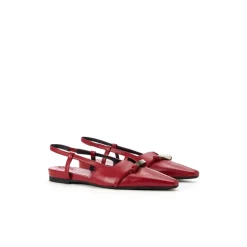 Sandalias rojas con tira y punta afilada