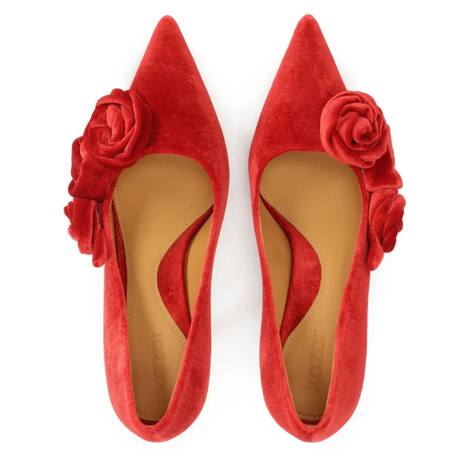 Tacones rojos de tela con flores en 3D