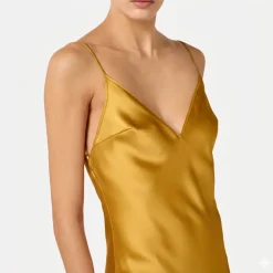 Vestido de satén de alfombra roja