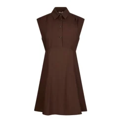 Vestido evasé con cuello de punta y botones