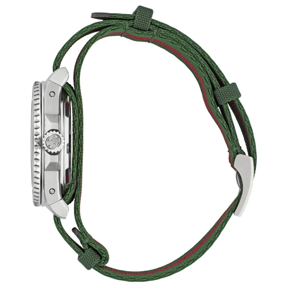 YA136364 - Dive 40 mm caja de acero inoxidable, esfera negra, bisel de cerámica, correa nato verde-rojo-verde, movimiento automático
