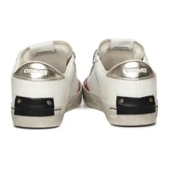 Zapatillas de Cuero con Detalles Metálicos