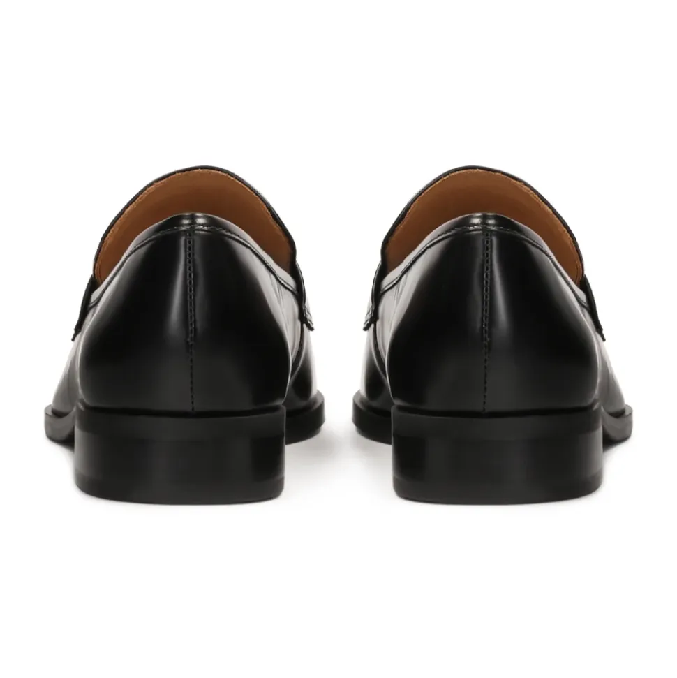 Zapatos de cuero negros sin cordones