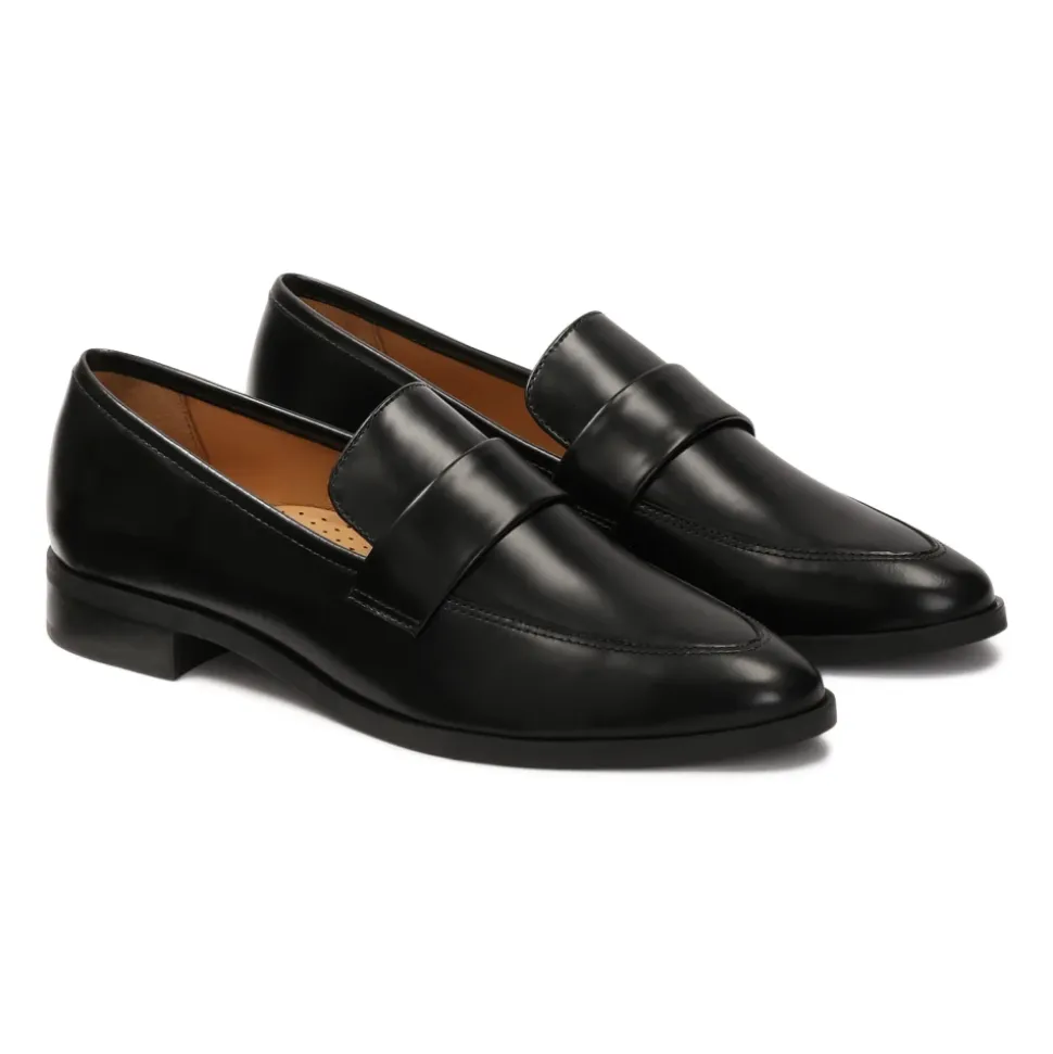 Zapatos de cuero negros sin cordones