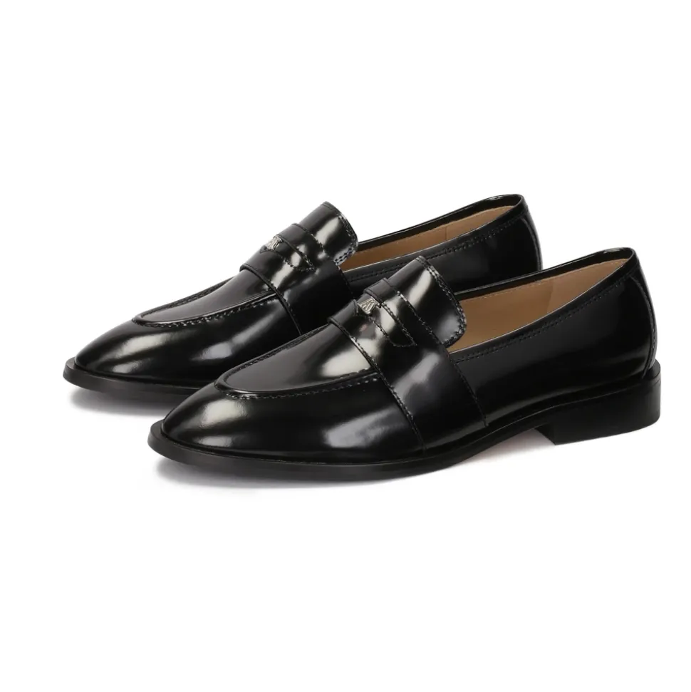Zapatos negros de cuero sin cordones