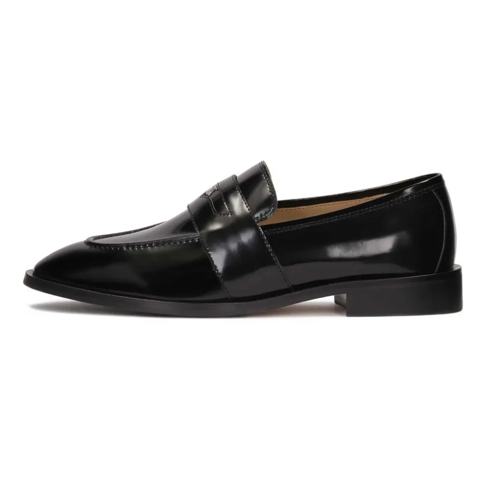 Zapatos negros de cuero sin cordones