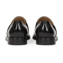 Zapatos negros de cuero sin cordones