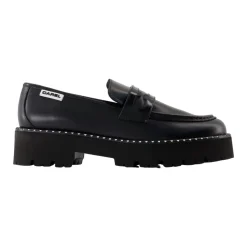 Zapatos Planos de Cuero Negro con Detalles de Latón